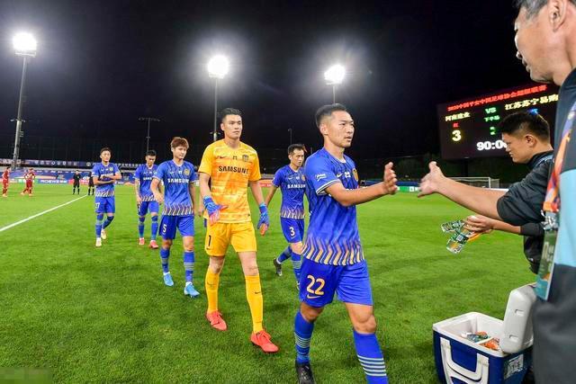 效率不高！李沅珊19中7拿到17分4板 三分10中2